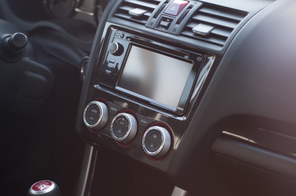 Lohnt sich Radiowerbung für Handwerksbetriebe? Radio vs Online Marketing